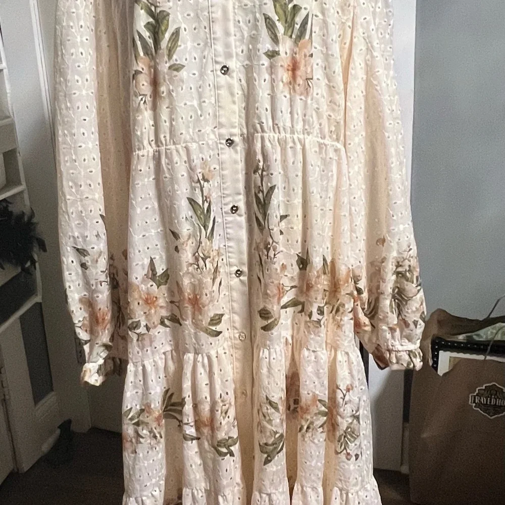 Elegant Cream Floral Long Sleeve Dress - Picture 8 of 8